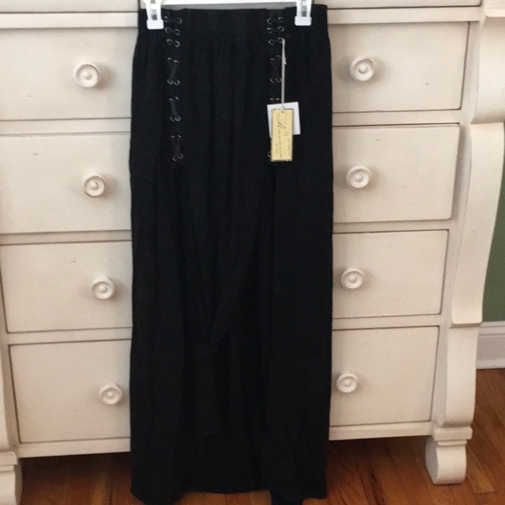 Long flowing skirt - Black